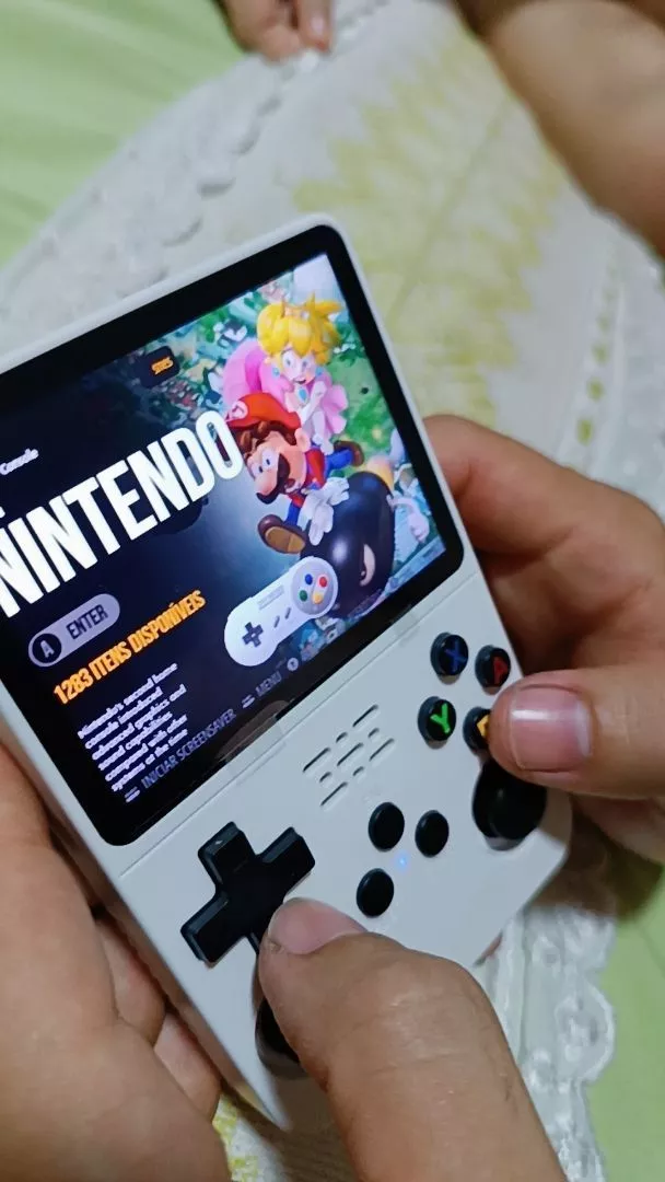 Console branco em uso